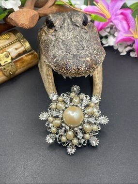 Graziano faux pearl filigree brooch vintage